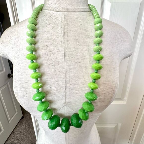 Garold Miller green beaded necklace and earrings set - Picture 2 of 11